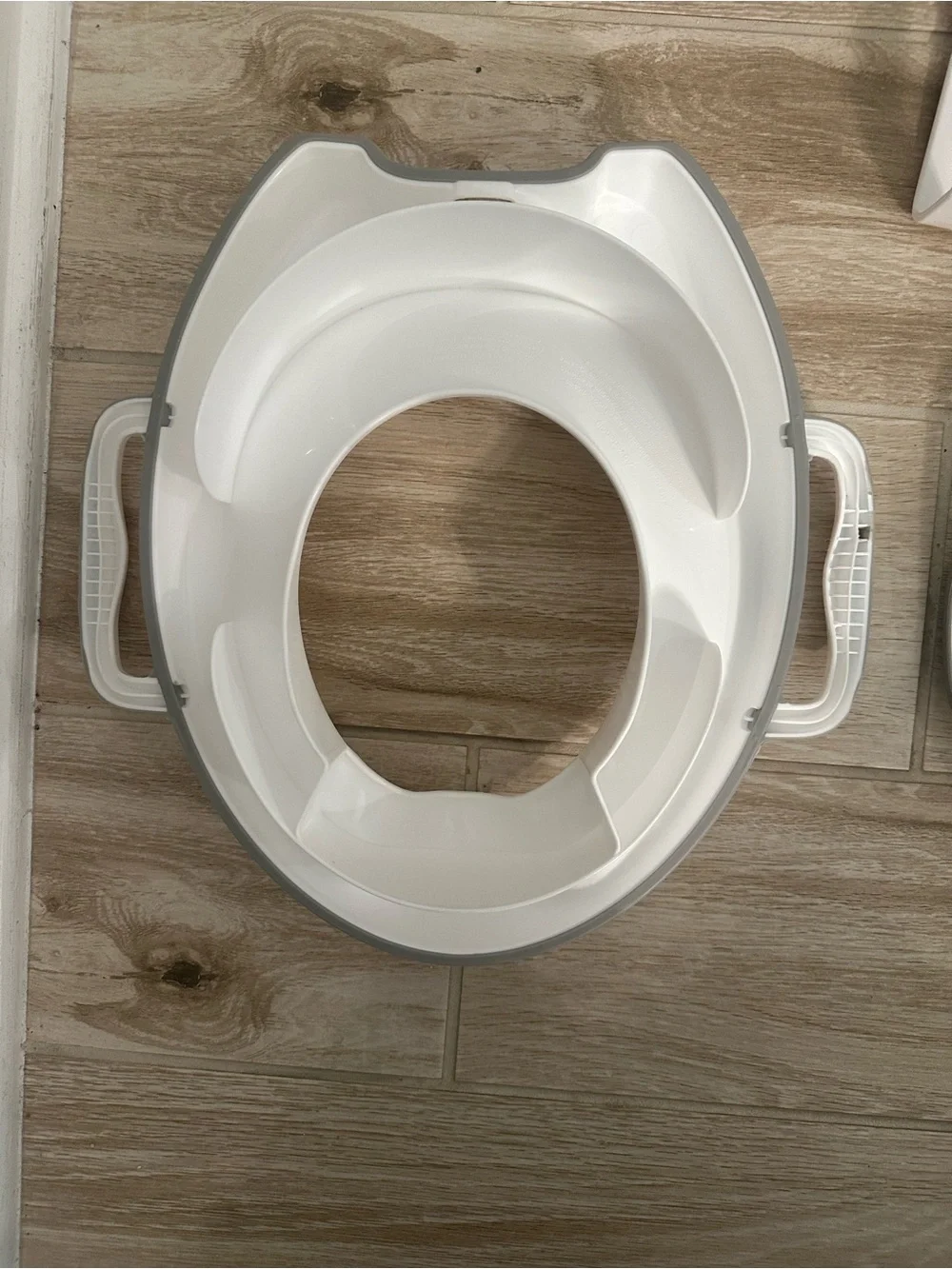 Munchkin Potty Training Seat with Handles + Hook